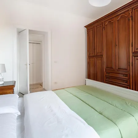 Elegant 3 Bedroom San Pietro Station 200 Mt Апартаменты Рим