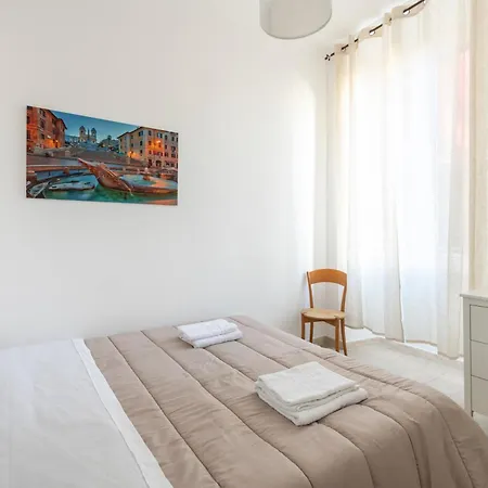 Elegant 3 Bedroom San Pietro Station 200 Mt Апартаменты