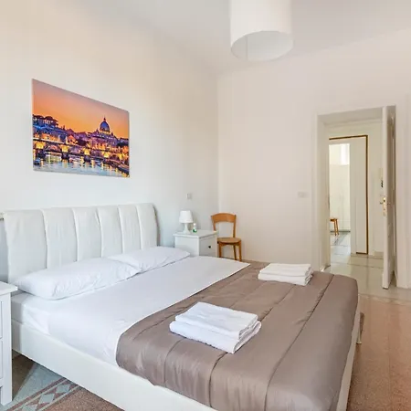 Elegant 3 Bedroom San Pietro Station 200 Mt Апартаменты Рим