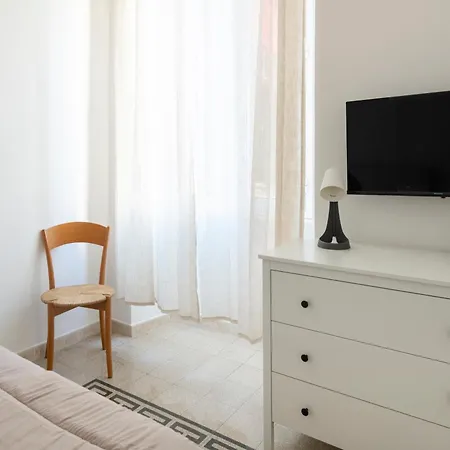 Elegant 3 Bedroom San Pietro Station 200 Mt Апартаменты Рим