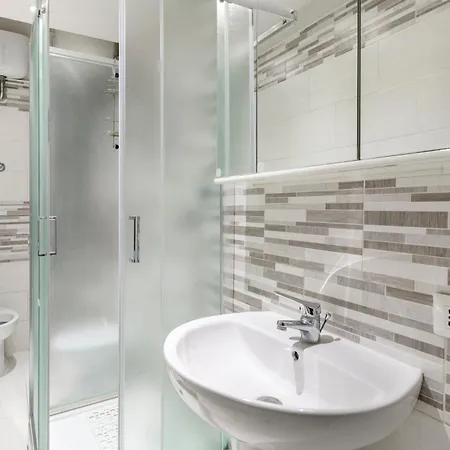 Elegant 3 Bedroom San Pietro Station 200 Mt * Roma